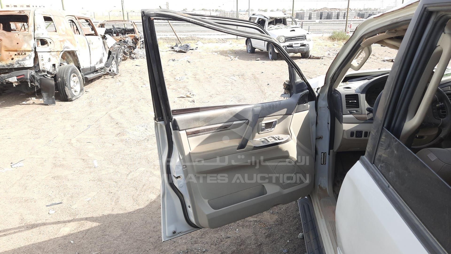 2014 MITSUBISHI PAJERO VIN: JMYLRV95WEJ707696