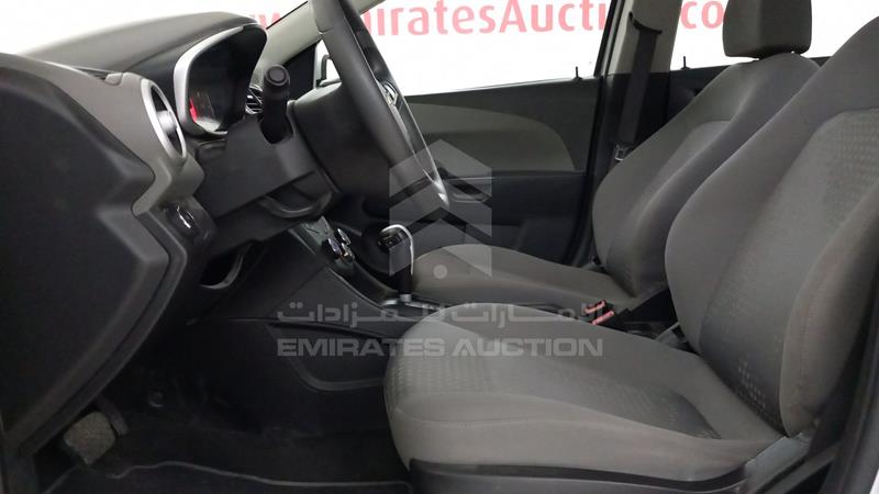 KL1JD5CE5JB010047 Auction: EmiratesAuction Lot: 408504 KL1JD5CE5JB010047 Chevrolet Aveo 2018 SILVER Photo 13