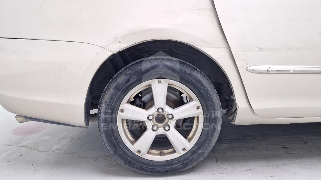 2004 Toyota Sienna — Rear Right Tyre — Photo 44