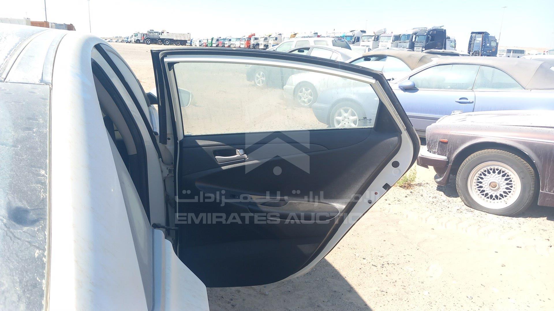 2014 HYUNDAI SONATA VIN: KMHEB41C5EA618234