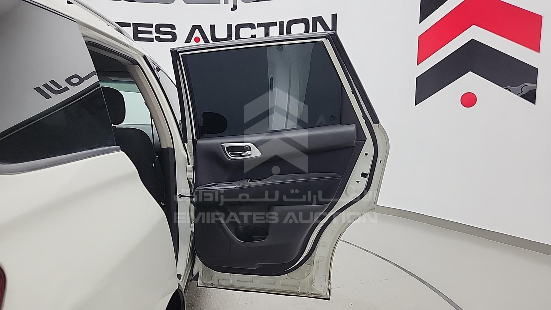 2015 NISSAN PATHFINDER VIN: 5N1AR2MN2FC708216