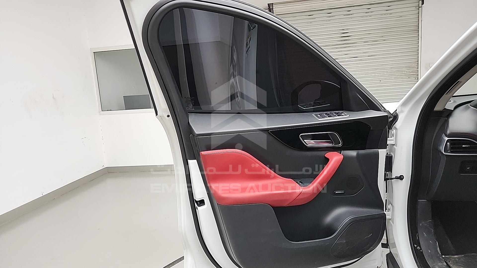 2018 JAGUAR F-PACE VIN: SADCA2BX3JA320008