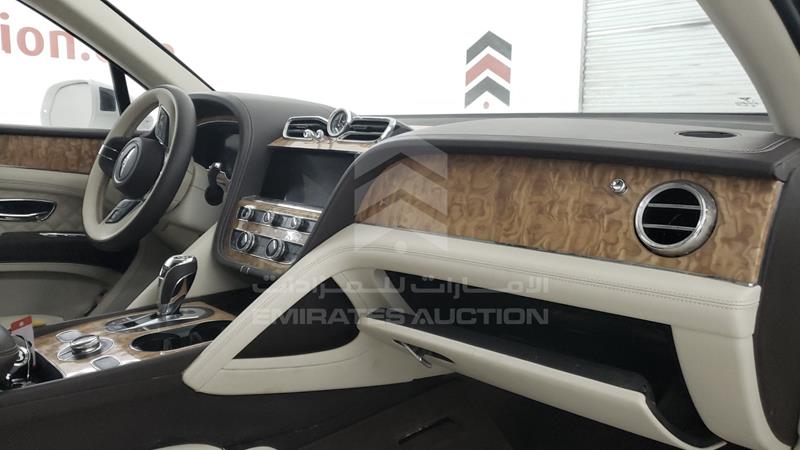 SJAAM2ZV0NC039794 Auction: EmiratesAuction Lot: 405218 SJAAM2ZV0NC039794 Bentley Bentayga 2022 WHITE Photo 22