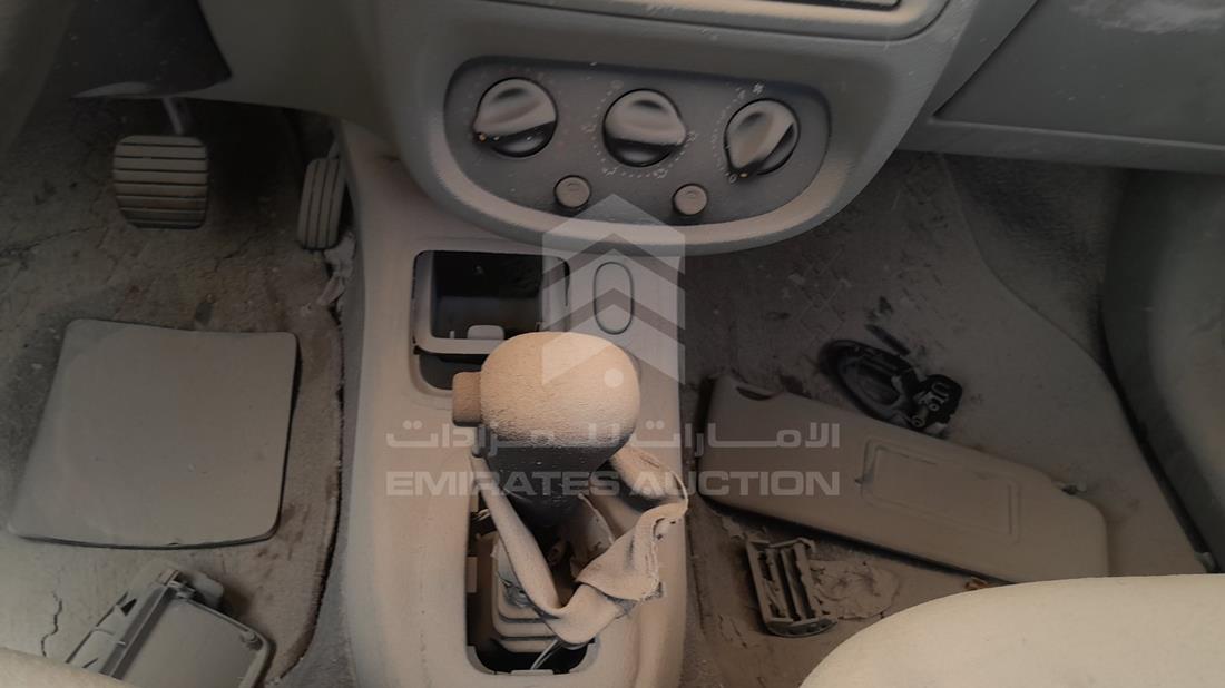 2007 Renault Clio — Gear View — Photo 17