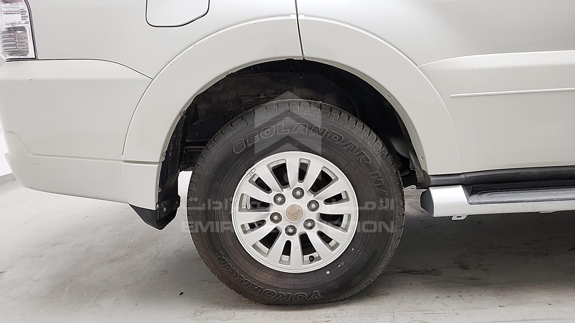 2010 MITSUBISHI PAJERO VIN: JMYLRV95WAJ702893