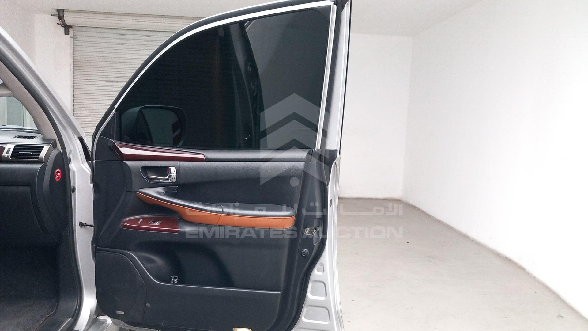 2014 LEXUS LX 570 VIN: JTJHY00W2E4138734
