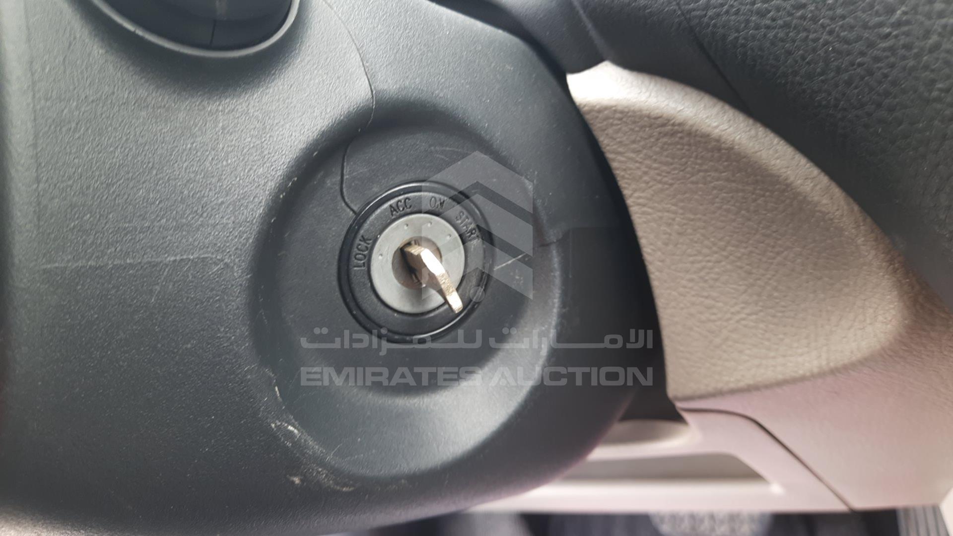 2006 TOYOTA YARIS VIN: JTDBW923061013451