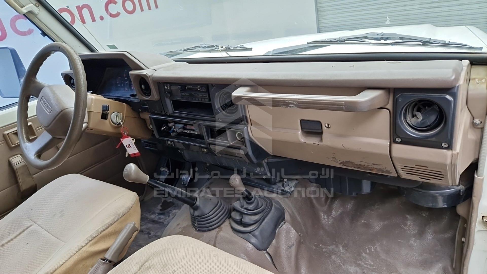 2004 TOYOTA LAND CRUISER VIN: JTFLJ71J348007713