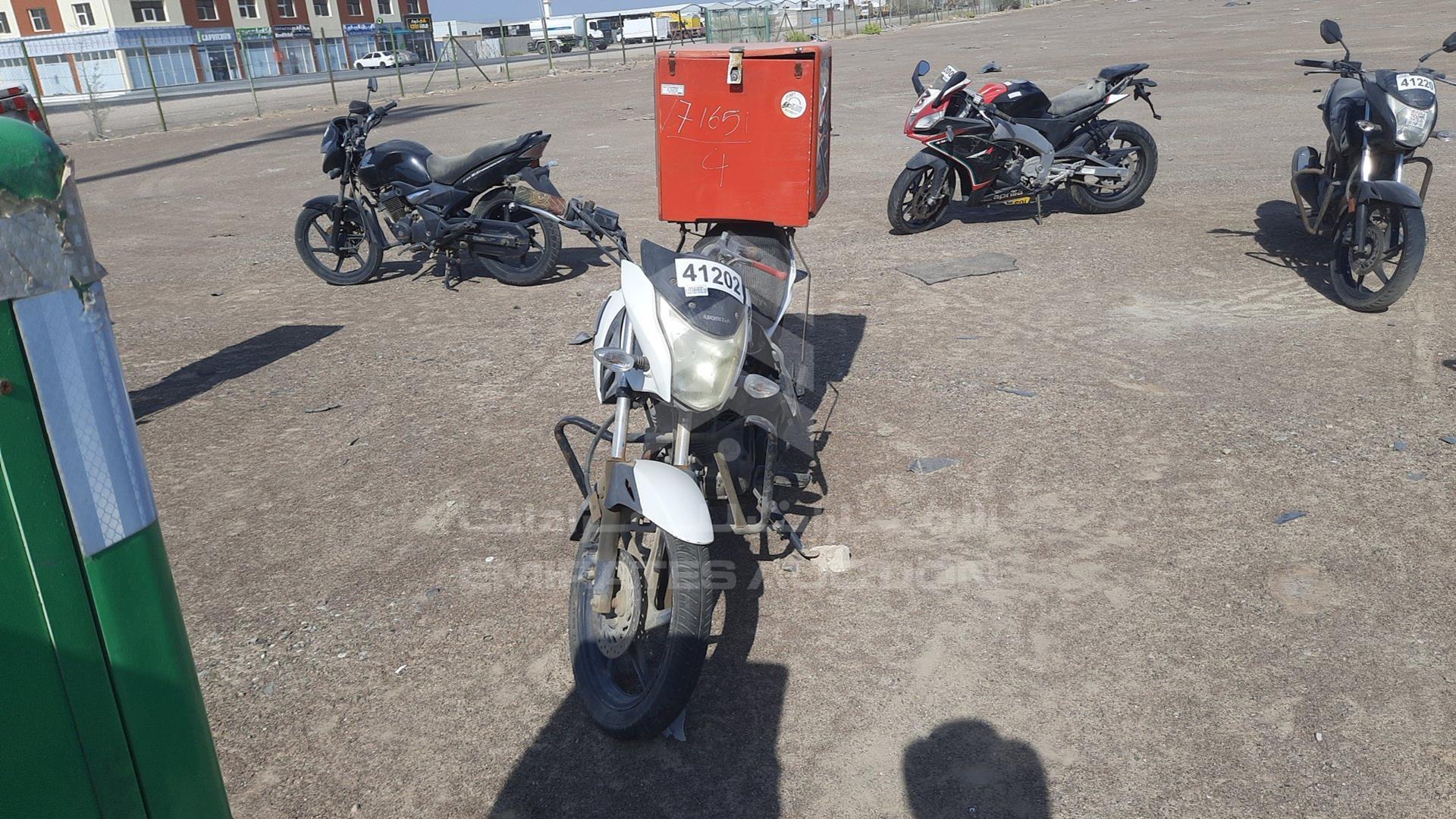 2017 HONDA UNICORN VIN: ME4KC2062H8000180