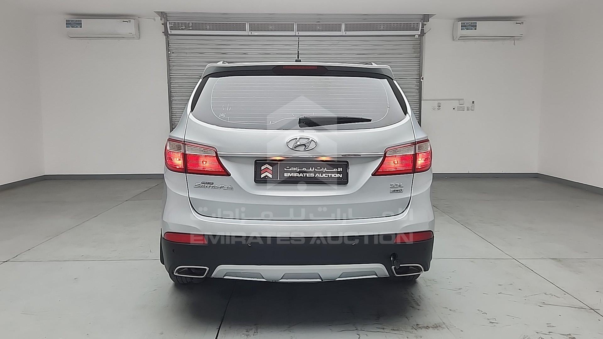 2016 HYUNDAI SANTA FE VIN: KMHSM81E2GU116160