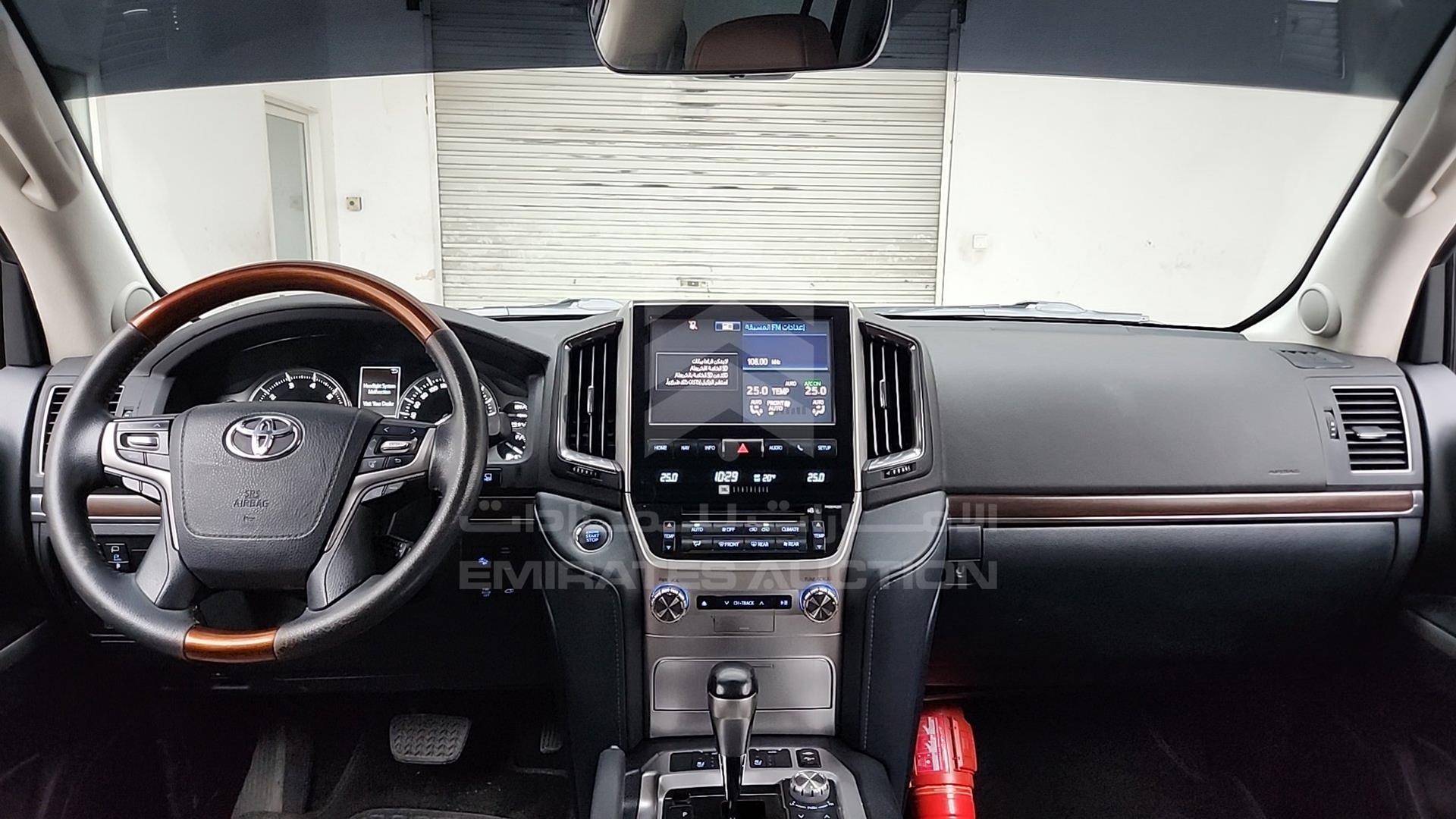 2018 TOYOTA LAND CRUISER VIN: JTMHY05J6J4073218