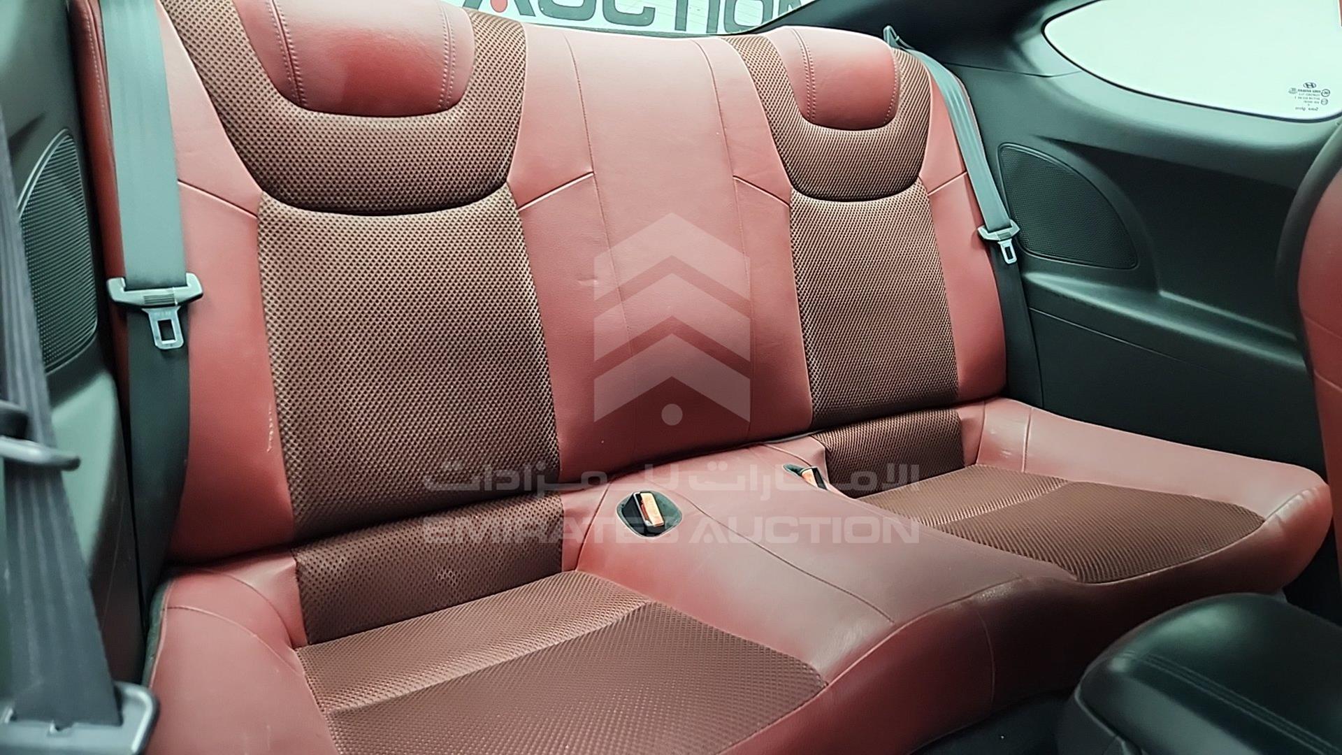 2015 HYUNDAI GENESIS VIN: KMHHU61H5FU116239