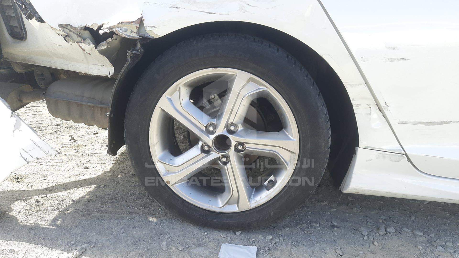 2018 HYUNDAI SONATA VIN: KMHE241G1JA419355