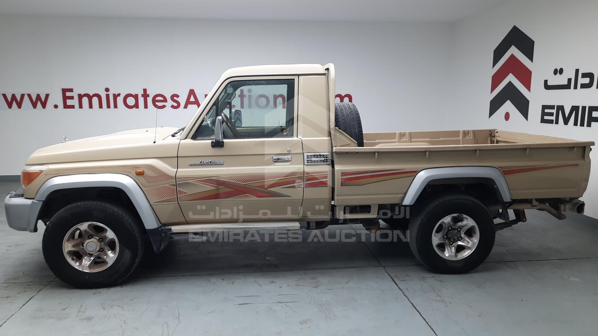 2014 TOYOTA LAND CRUISER VIN: JTFLU73J0E4563183