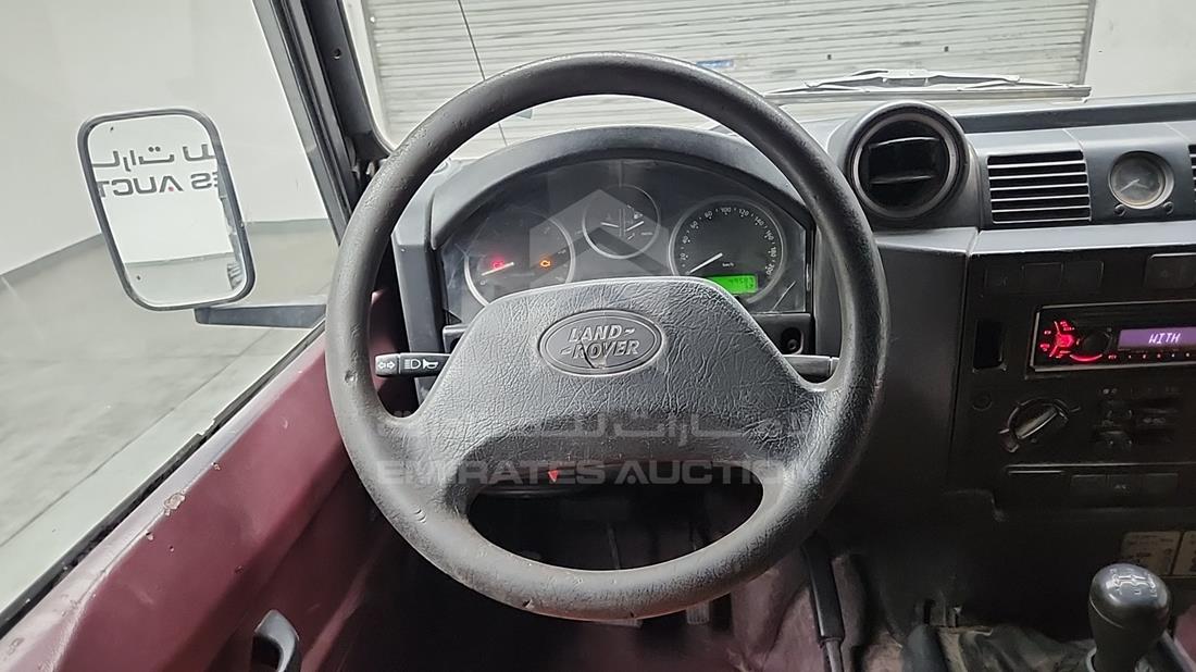 2011 Land Rover Defender — Steering & Mounted Controls — Photo 14