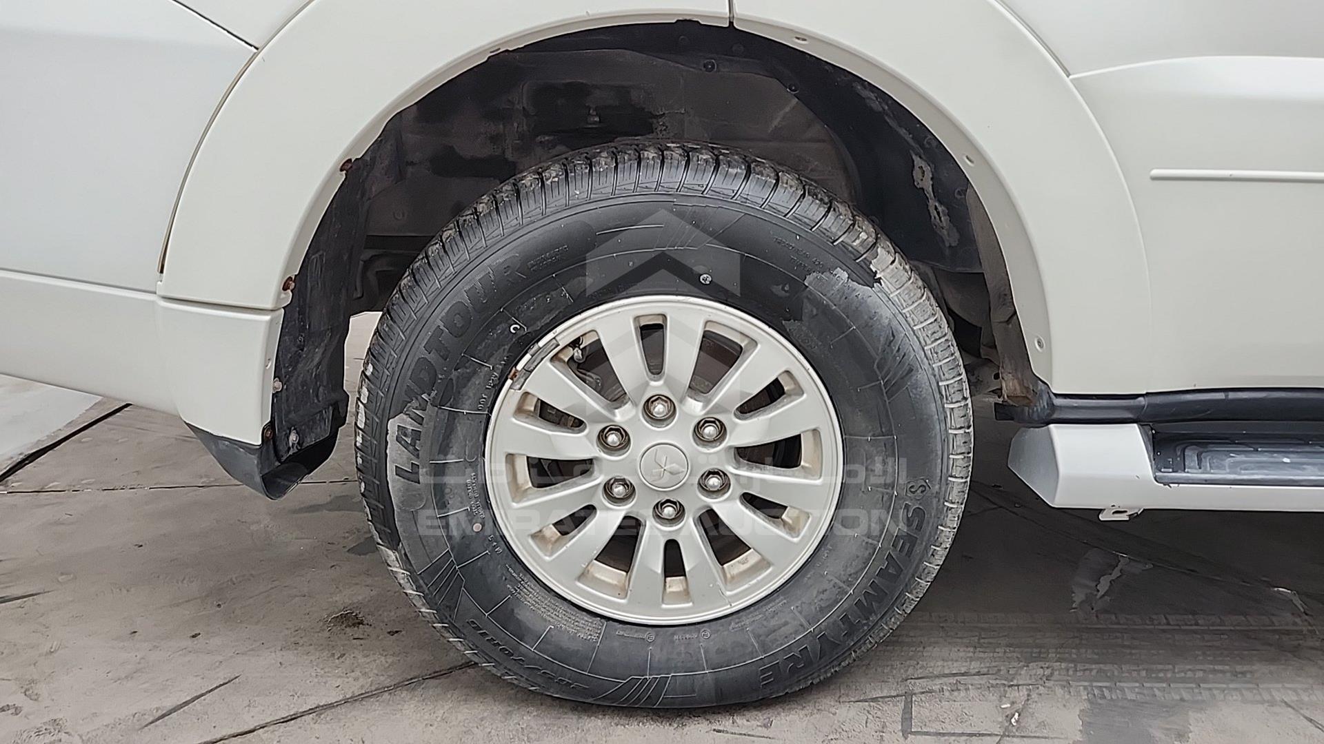 2014 MITSUBISHI PAJERO VIN: JMYLRV95WEJ717770