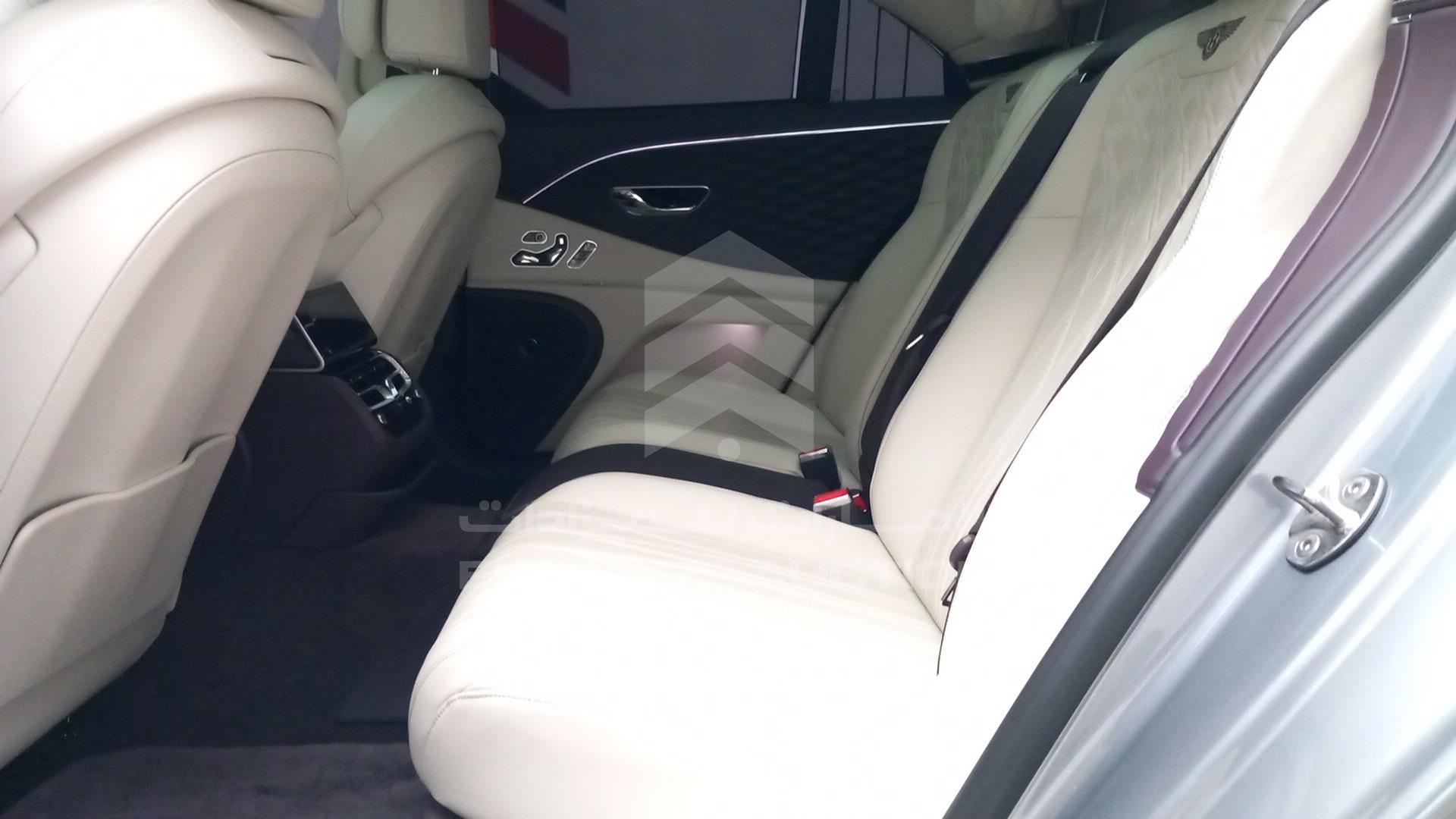 2020 BENTLEY FLYING SPUR VIN: SCBBA5ZG1LC083009