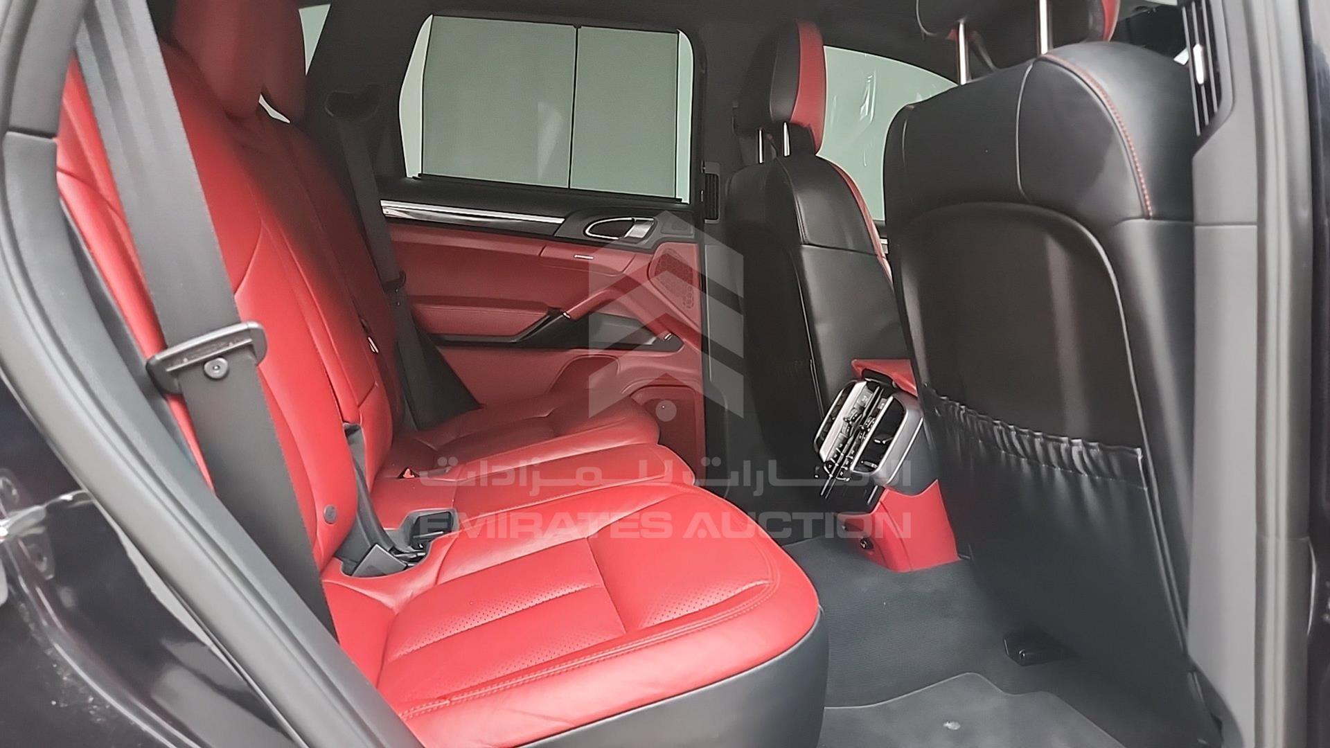 2016 PORSCHE CAYENNE VIN: WP1ZZZ92ZGLA05582