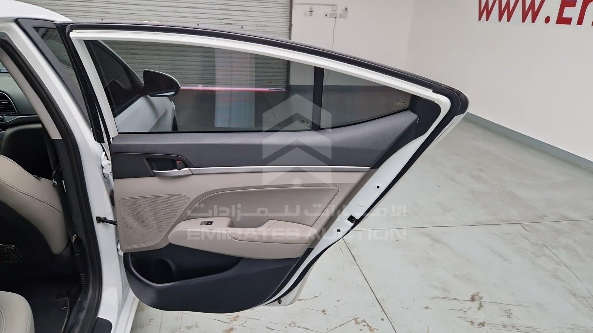 2017 HYUNDAI ELANTRA VIN: 5NPD84LF6HH058582