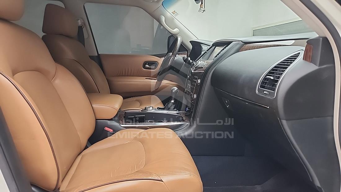 نيسان باترول 2014 — زاوية الراكب الأمامي للمقعد — صورة 30