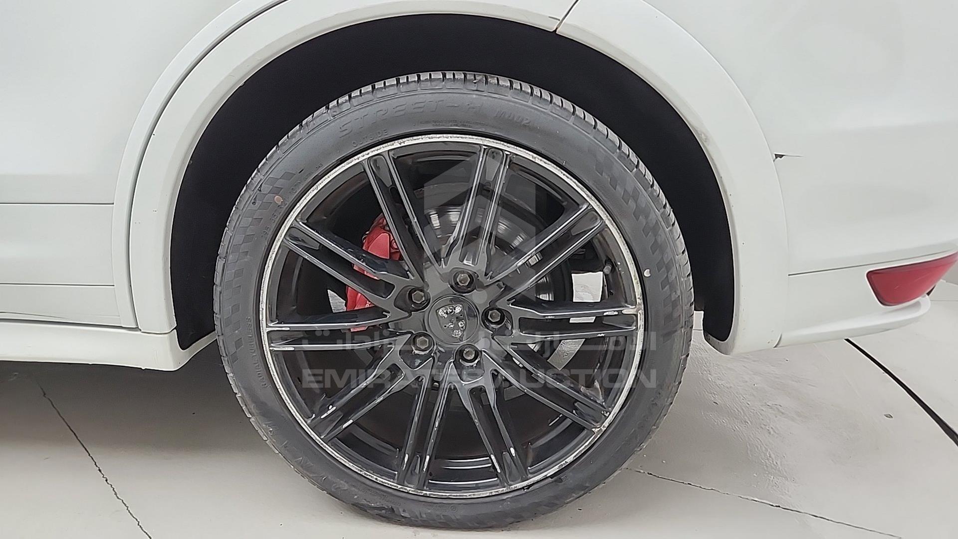 2013 PORSCHE CAYENNE GTS VIN: WP1ZZZ92ZDLA45314