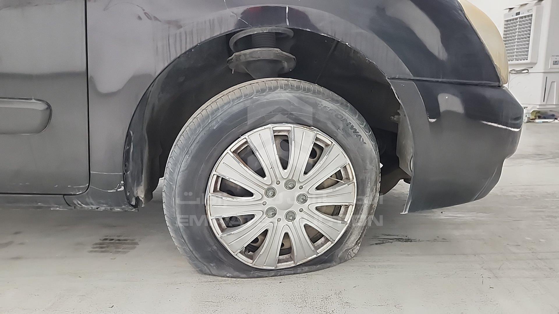 2009 KIA CARNIVAL VIN: KNAMB763296299018