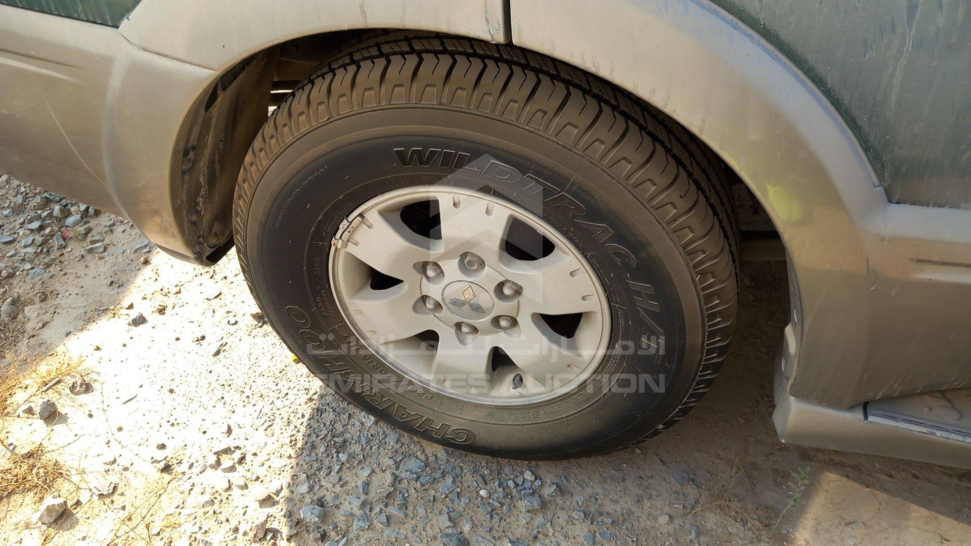 2005 MITSUBISHI PAJERO VIN: JE4MR62M05J708962