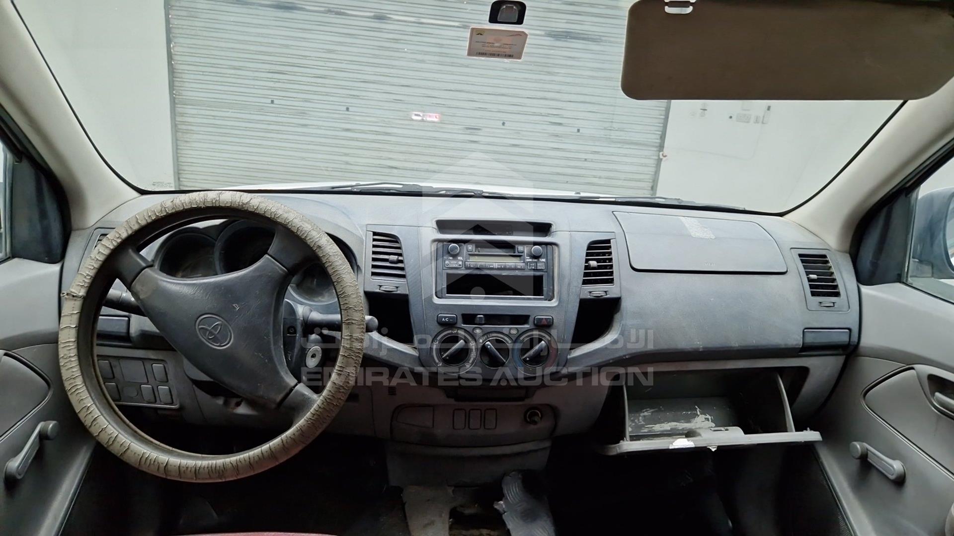 2007 TOYOTA HILUX VIN: MR0EW12G772009704