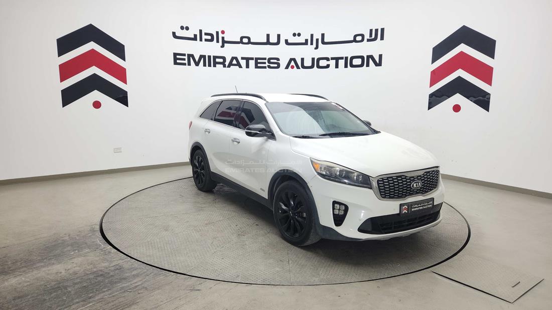 2019 Kia Sorento — Front Right Angle — Photo 11