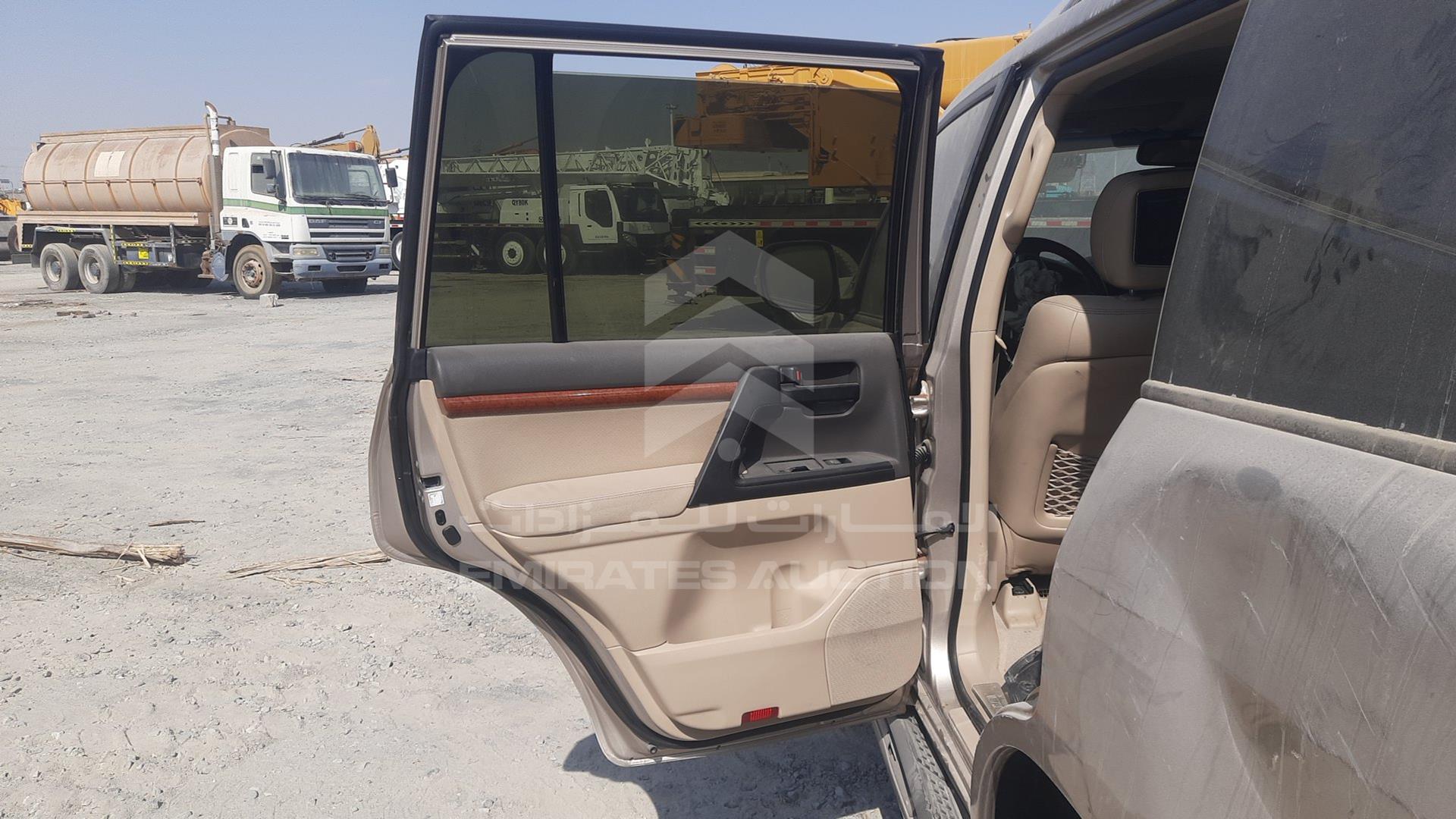 2015 TOYOTA LAND CRUISER VIN: JTMHU09J8F4106121