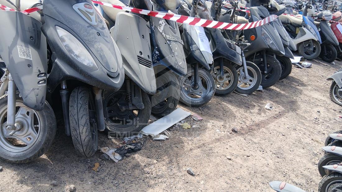 20 Scooter - Scrap without document — Front Right Tyre — Photo 22