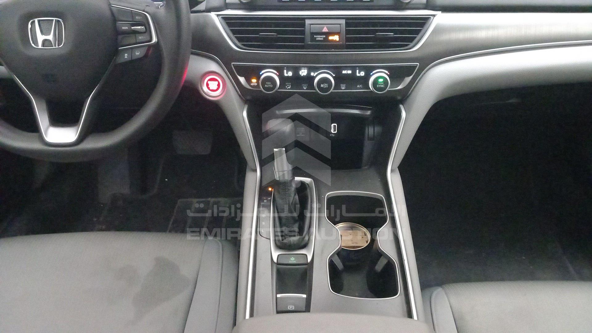2019 HONDA ACCORD VIN: 1HGCV1F10KA077048