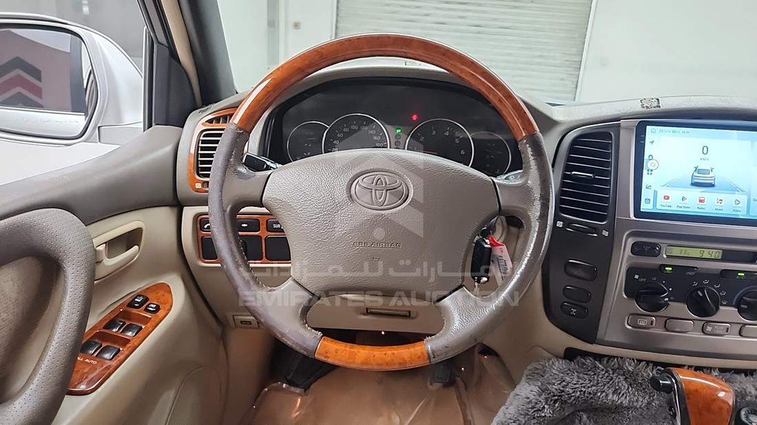 2006 Toyota Land Cruiser — Steering & Mounted Controls — Photo 15