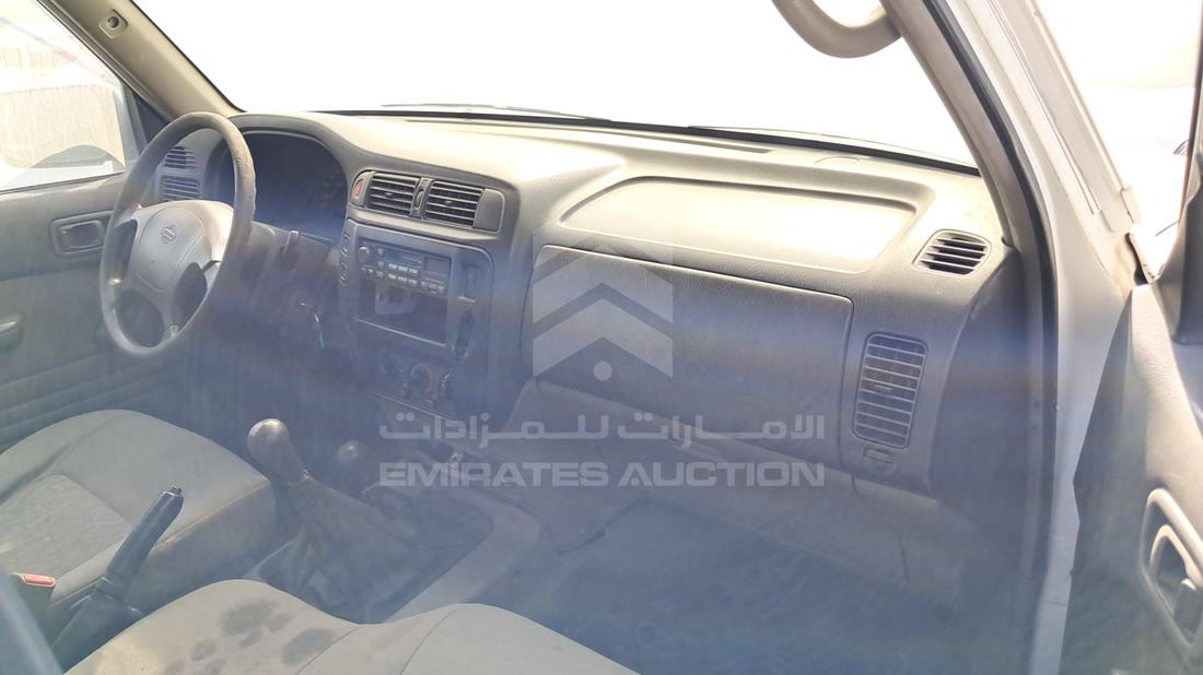 نيسان 2003 — زاوية واجهة الراكب الأمامي الأيمن — صورة 19