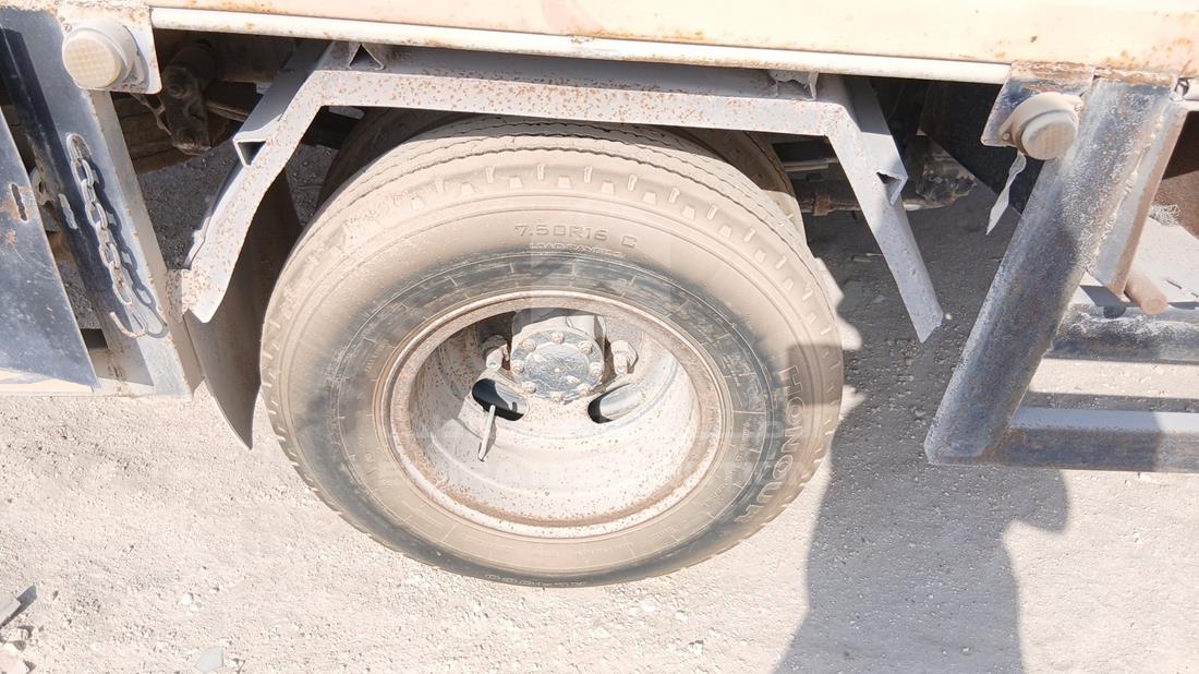 2000 Isuzu NPR — Rear Right Tyre — Photo 26