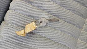 1990 Ford Mustang - Scrap without document — Keys — Photo 4 — Thumbnail