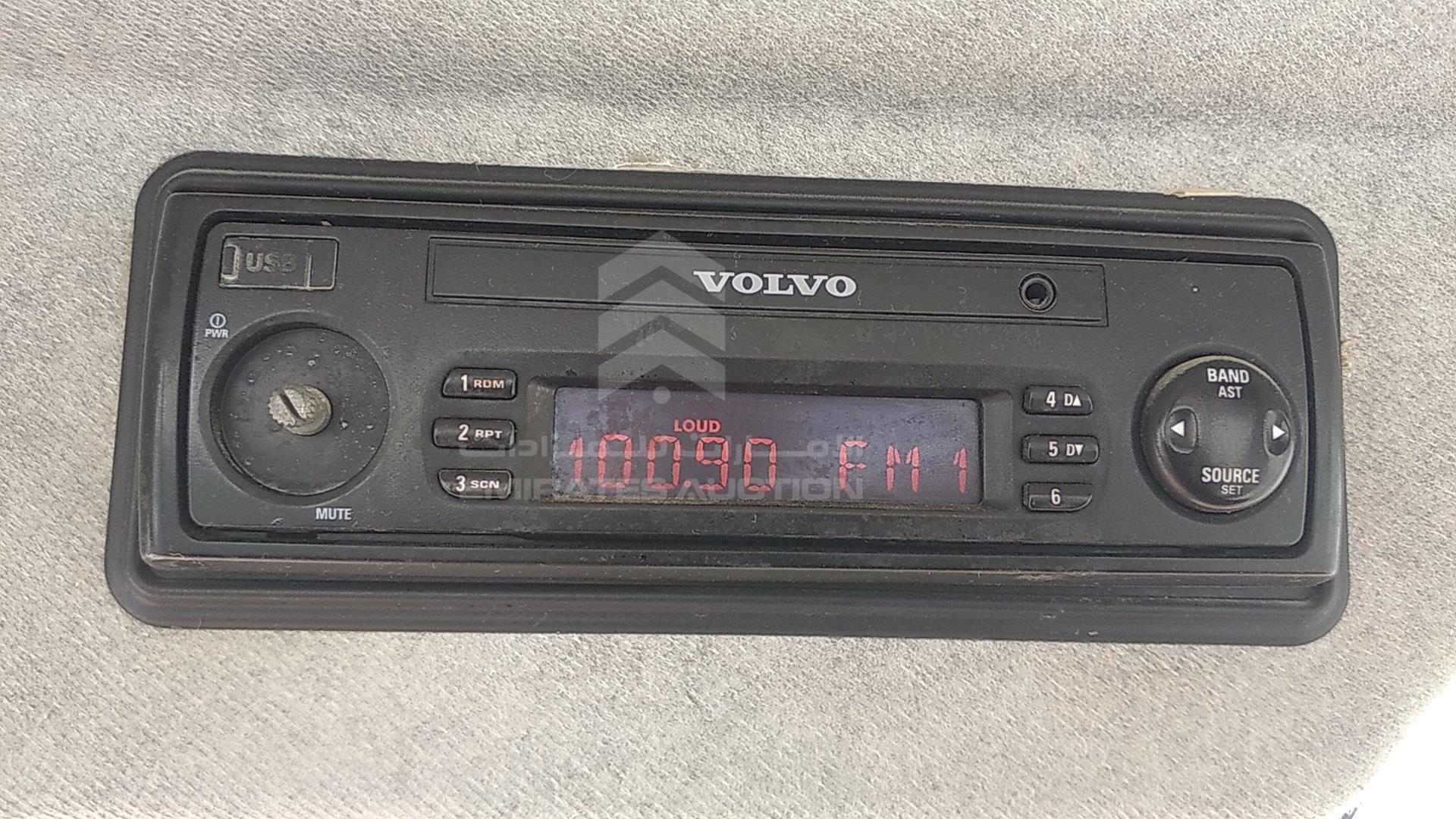 2013 VOLVO --- VIN: VCE0L105J00001158