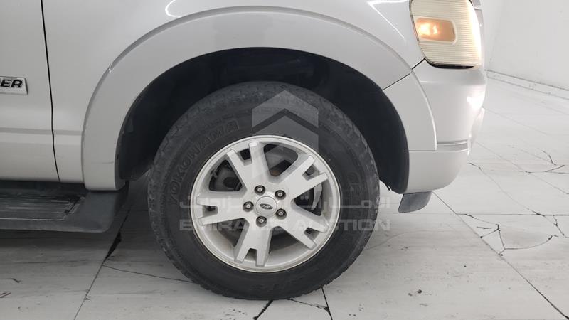VIN: 1FMEU73E87UA45518 Auction: EmiratesAuction Lot: 405931 VIN: 1FMEU73E87UA45518 Ford Explorer 2007 SILVER Photo 28