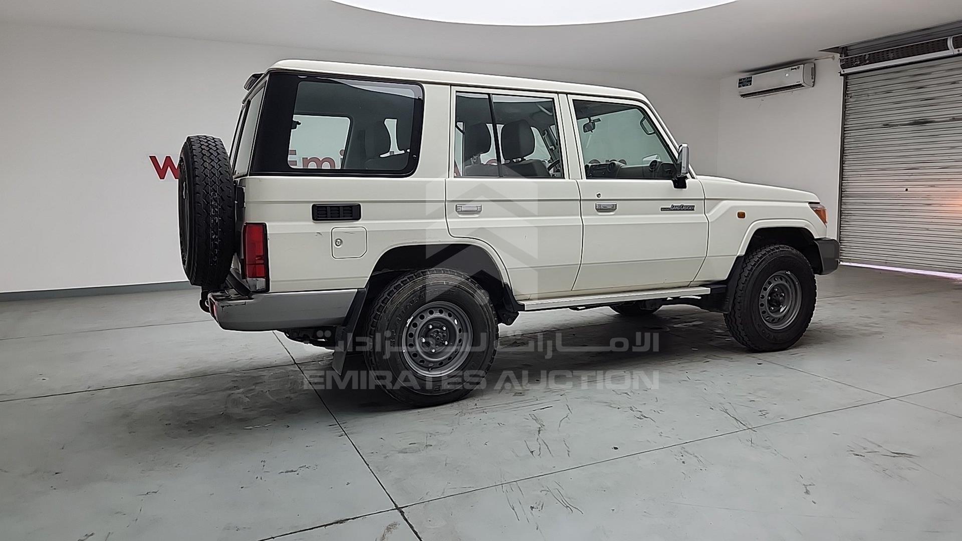 2017 TOYOTA LC 76 VIN: JTEEU73J7H4200784