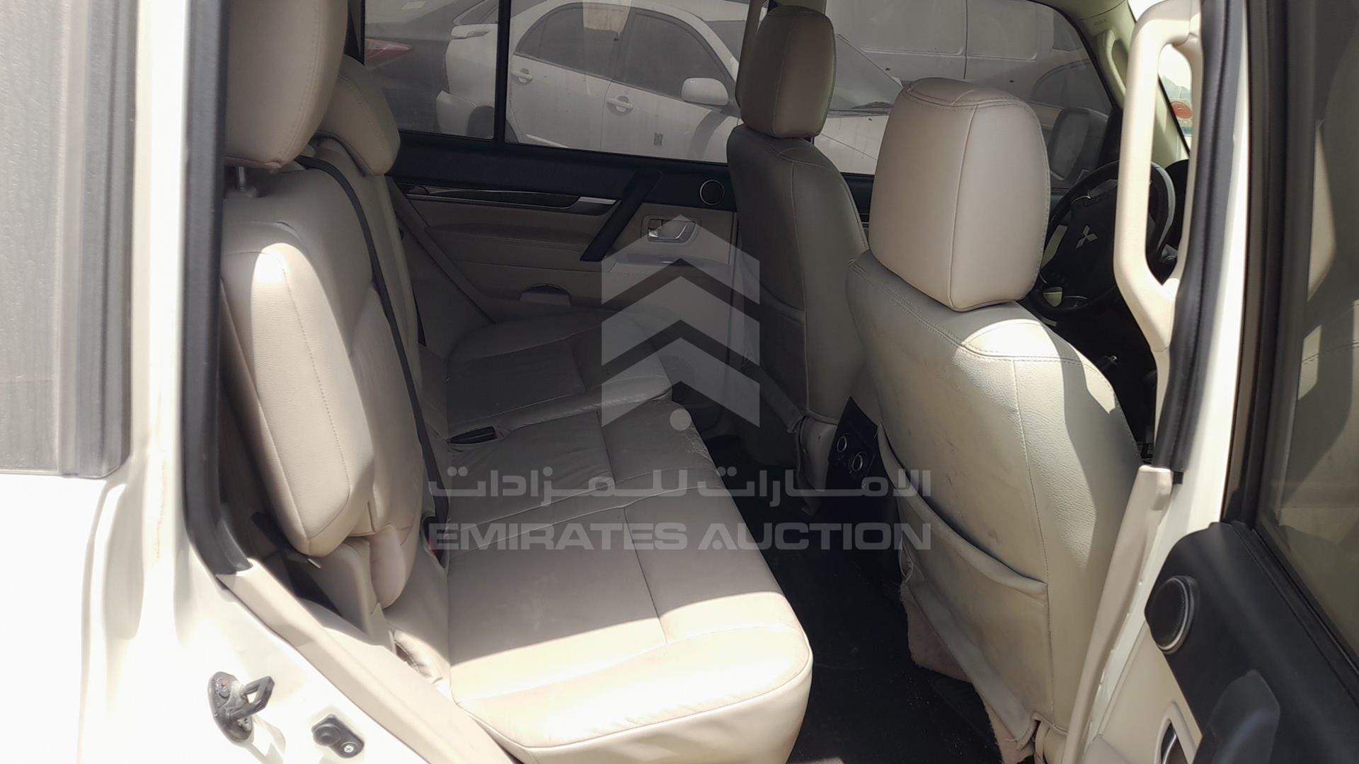 2010 MITSUBISHI PAJERO VIN: JMYLRV95WAJ711426
