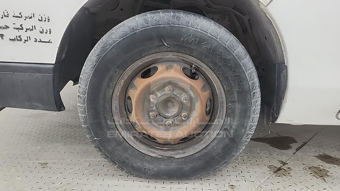 نيسان أورفان 2013 — الإطار الأمامي الأيسر — صورة 27