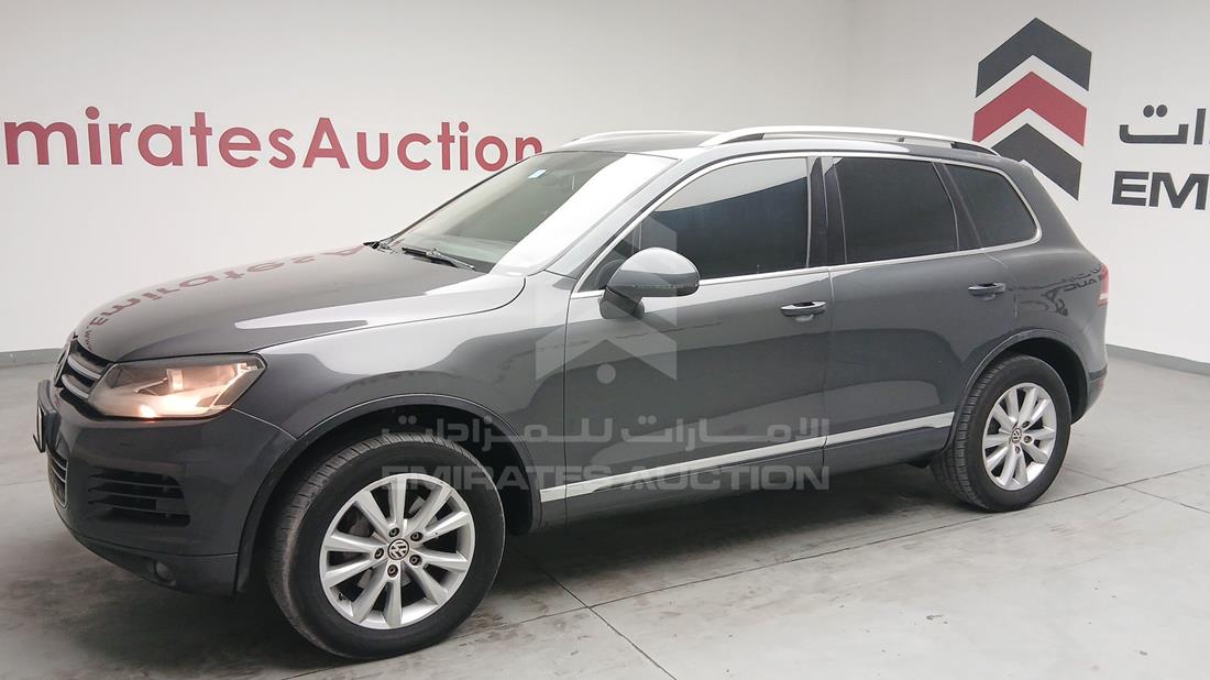 2014 Volkswagen Touareg — Front Left Angle — Photo 7