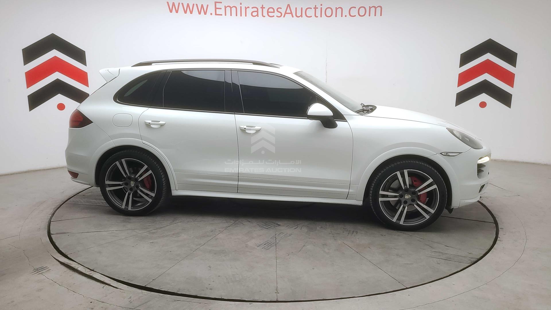 2013 PORSCHE CAYENNE GTS VIN: WP1ZZZ92ZDLA74142