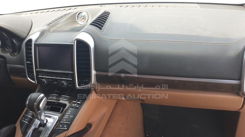 WP1ZZZ92ZFLA58456 Auction: EmiratesAuction Lot: 409142 WP1ZZZ92ZFLA58456 Porsche Cayenne S 2015 GOLD Photo 25