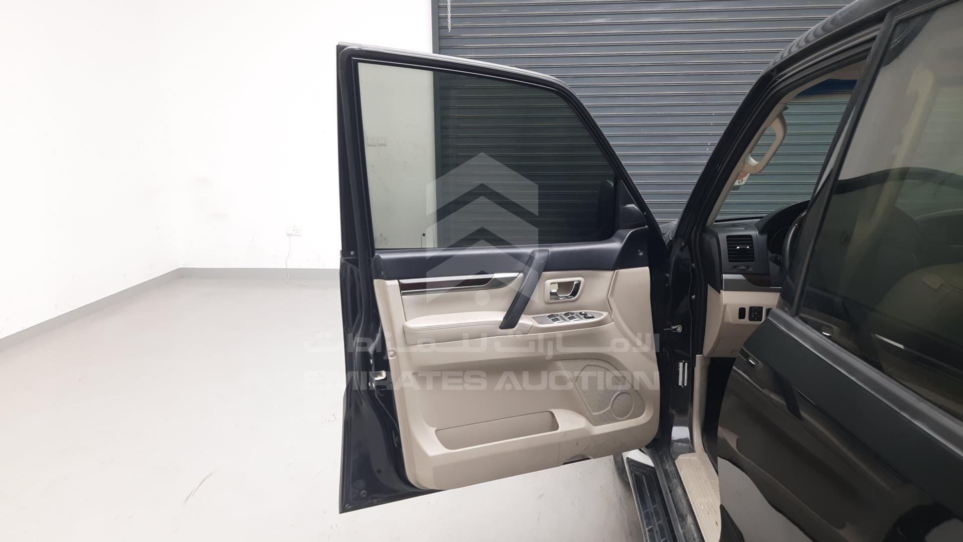 2011 MITSUBISHI PAJERO VIN: JMYLRV95WBJ706153