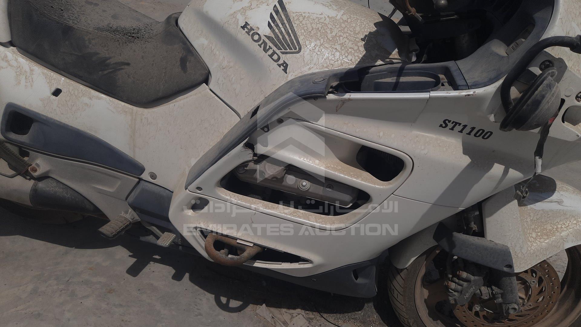 2000 HONDA MOTORBIKE VIN: JH2SC26B2YM402179