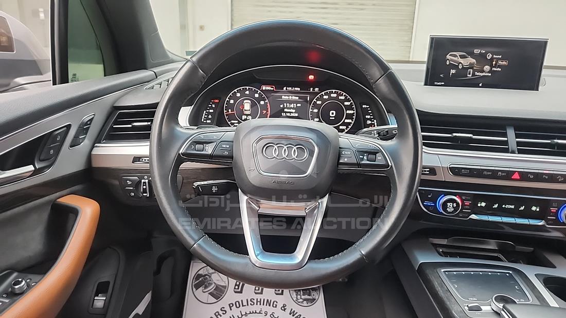 2017 Audi Q7 — Steering & Mounted Controls — Photo 16