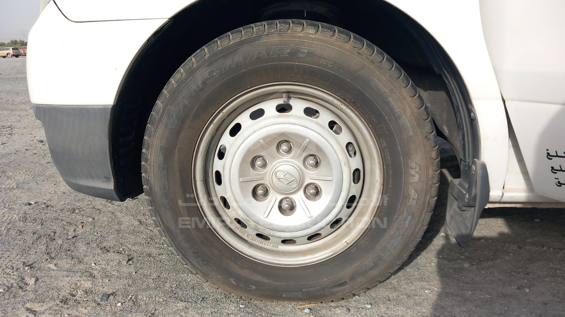 2016 HYUNDAI H1 VIN: KMJWA37RXGU725731