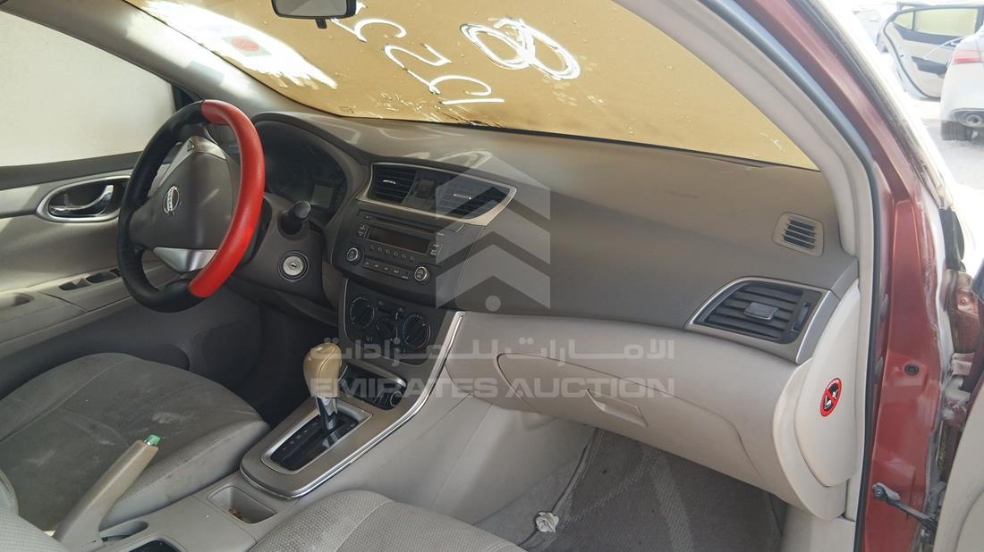نيسان سينترا 2014 — زاوية واجهة الراكب الأمامي الأيمن — صورة 23