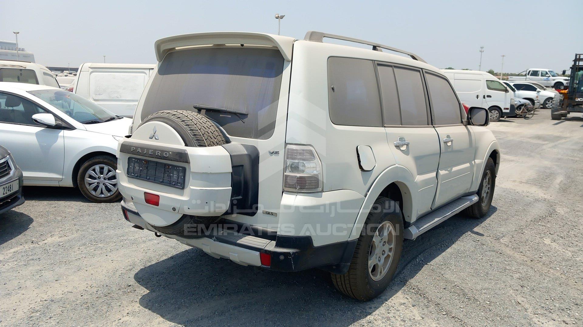 2008 MITSUBISHI PAJERO VIN: JMYLRV93W8J724284
